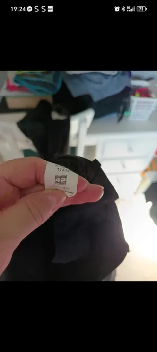 Pantalones negros de camarera. Y camisas,c/1€