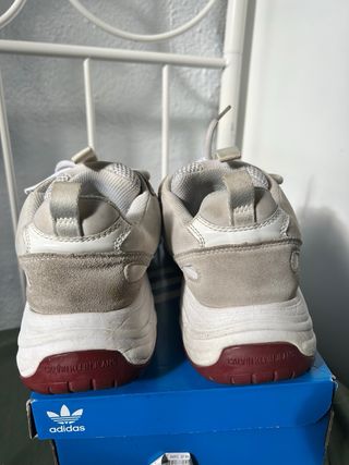 Zapatillas Calvin Klein Jeans beige y blancas