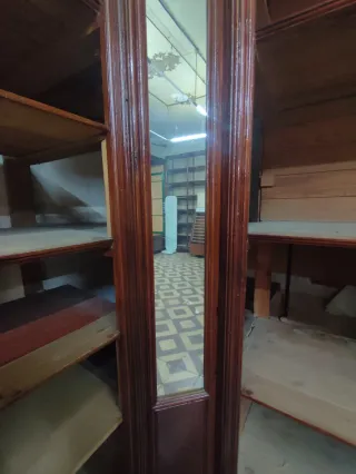 Estanterías madera tienda antigua