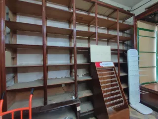 Estanterías madera tienda antigua