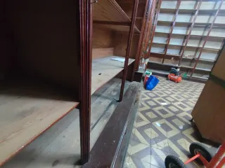 Estanterías madera tienda antigua