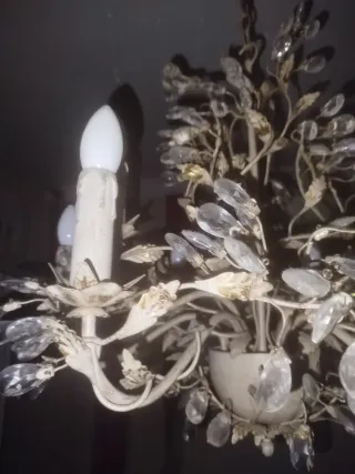 Lámpara colgante de metal y cristal