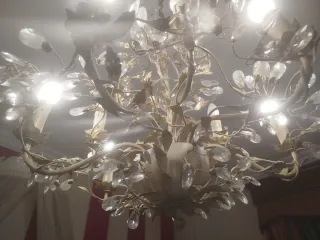 Lámpara colgante de metal y cristal