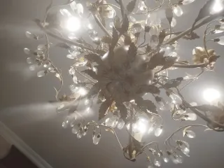 Lámpara colgante de metal y cristal