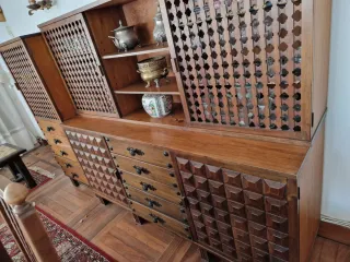 Mueble y mesa comedor. Mesa auxiliar