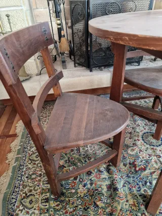 Mueble y mesa comedor. Mesa auxiliar