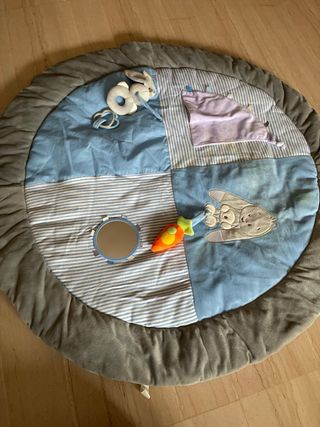 Gimnasio para bebé con su funda