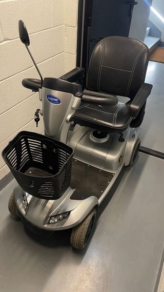 Scooter Invacare Leo 4 ruedas. Muy poco usada.