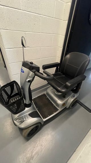 Scooter Invacare Leo 4 ruedas. Muy poco usada.
