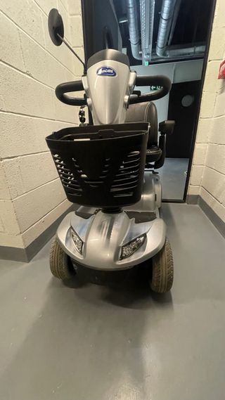 Scooter Invacare Leo 4 ruedas. Muy poco usada.