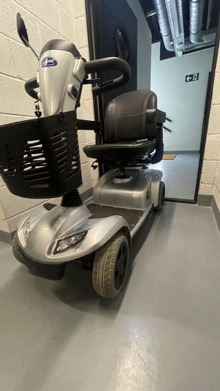 Scooter Invacare Leo 4 ruedas. Muy poco usada.