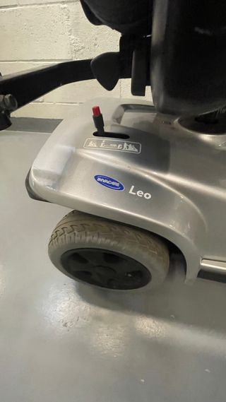 Scooter Invacare Leo 4 ruedas. Muy poco usada.