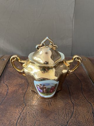Juego de Té Vintage en Porcelana Dorada