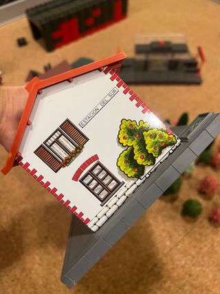 Casas y árboles para maquetas de trenes