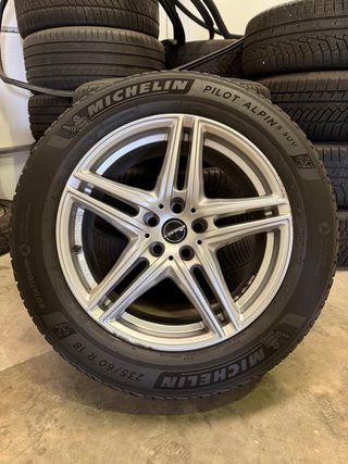 4 pares de llantas con neumáticos