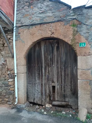 Arco de granito rústico