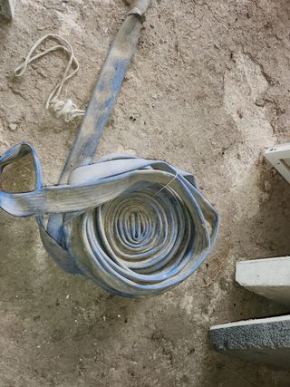 MANGUERAS AZULES ENROLLADAS