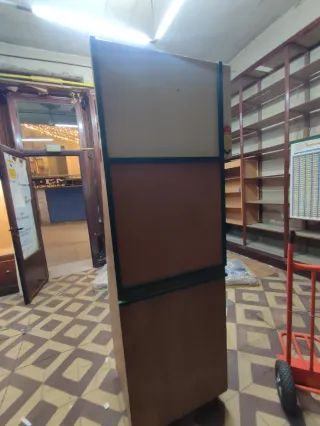 Mueble expositor antiguo cremalleras madera