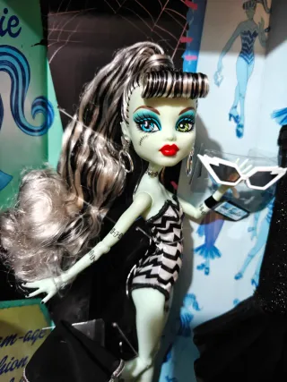 Barbie Monster High Skullector Frankie Stein