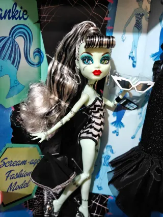 Barbie Monster High Skullector Frankie Stein