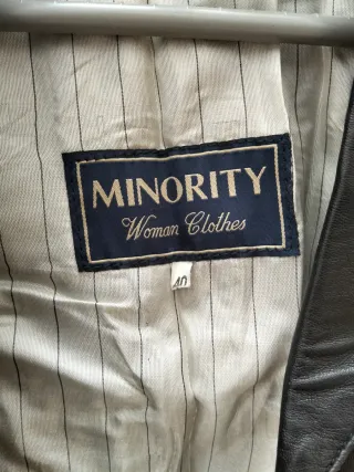 Chaqueta de cuero L Minority Negra