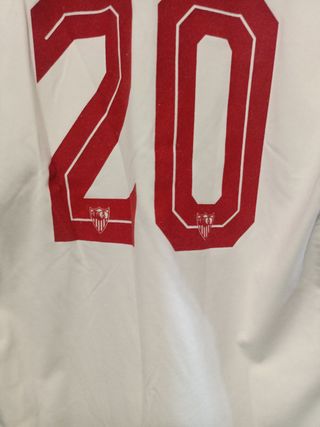 Camiseta Sevilla FC.   Nombre VITOLO  New Balance