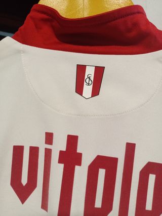 Camiseta Sevilla FC.   Nombre VITOLO  New Balance