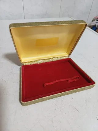 Vecchie scatole di latta