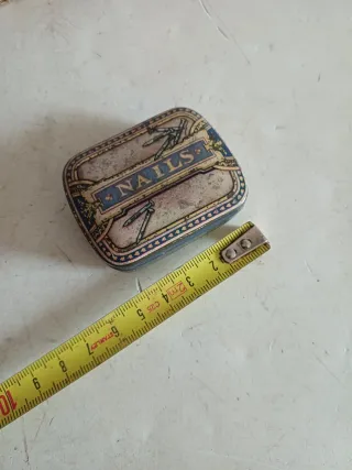 Vecchie scatole di latta