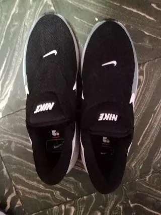 Zapatillas Nike nuevas con la caja talla 47