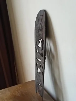 Máscara africana de madera oscura. Venta en mano