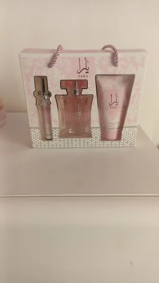 Confezione profumo Yara rosa e argento