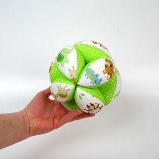 Pelota Amish Montessori, pelota de agarre grande