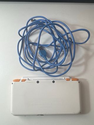 Nintendo 2DS XL Naranja y Blanca