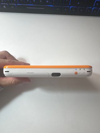 Nintendo 2DS XL Naranja y Blanca