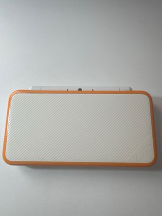 Nintendo 2DS XL Naranja y Blanca