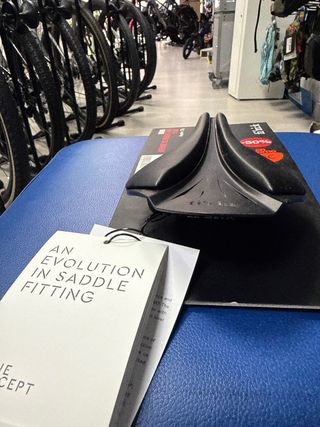 Sillín Fi'zi:k Arione R3 Versus Evo K:ium