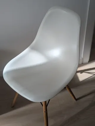 4 Sillas de comedor blancas y madera