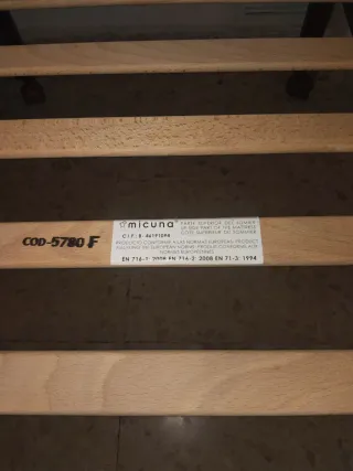 Cuna de bebé Micuna madera oscura