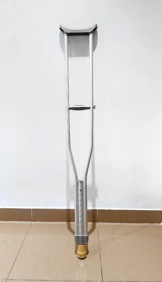 Muleta axilar ajustable