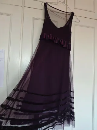 Vestido fiesta gasa y pedrería morado