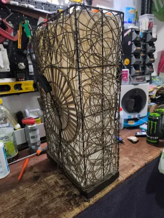 Lámpara de mesa mimbre y madera