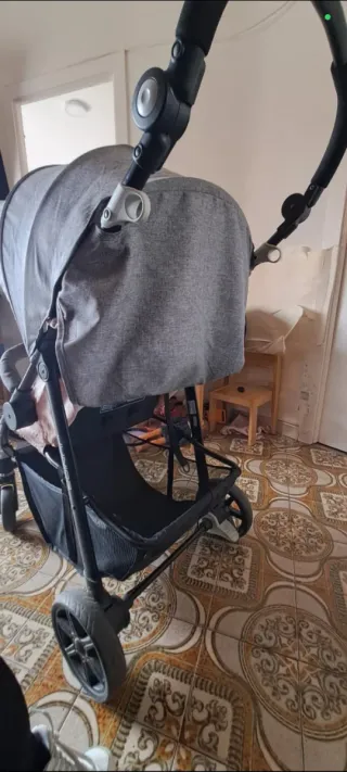 Cochecito bebé gris y rosa