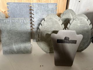 Lote A de 15 expositores joyeria terciopelo gris