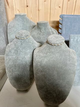 Lote A de 15 expositores joyeria terciopelo gris