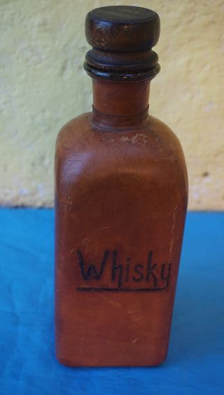 Bottiglia di whisky in pelle antica e altri modelli, vedi foto