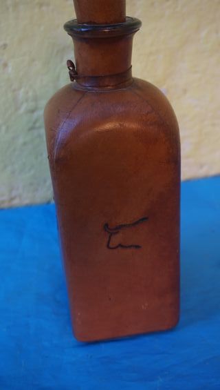 Bottiglia di whisky in pelle antica e altri modelli, vedi foto