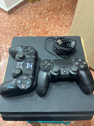 Consola PS4 + 2 Mandos + Cable