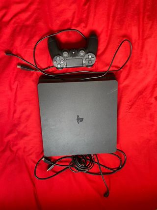 PS4 (PlayStation 4) Negra con mando