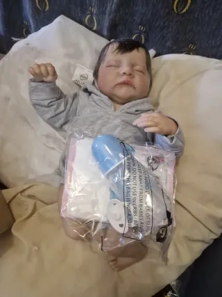 Bebé Reborn con accesorios